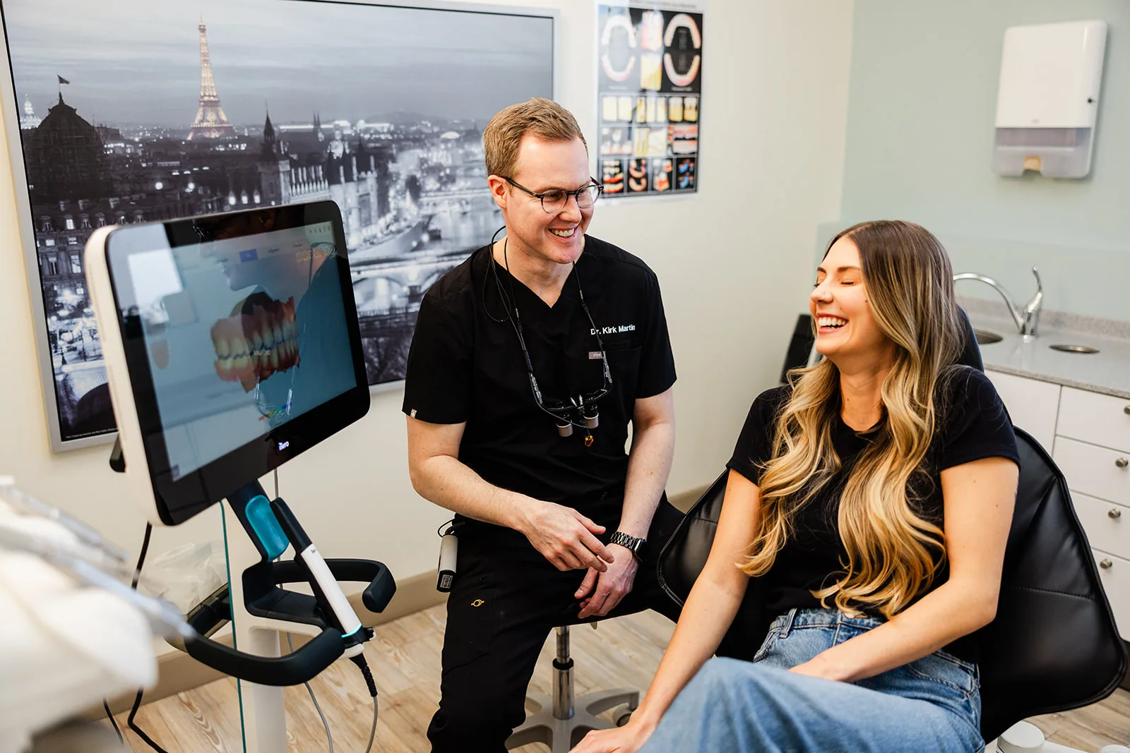 Treatment planning on the chairside screen with a patient
